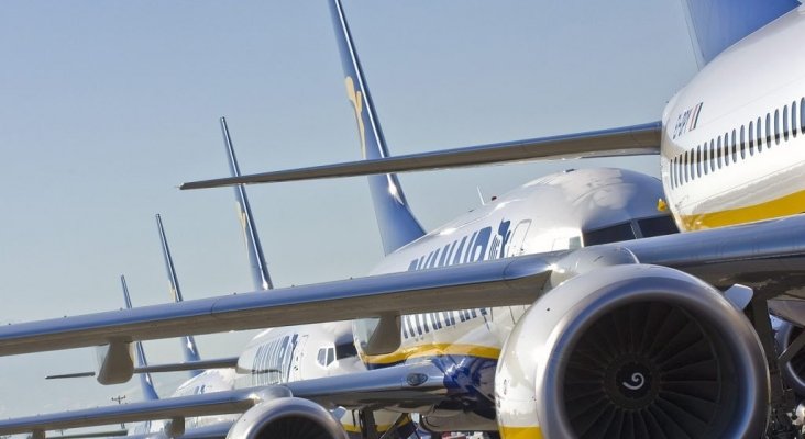Trabaja este verano de como auxiliar de vuelo: Ryanair busca TCP en Las Palmas, Madrid, Málaga, Palma de Mallorca, Barcelona, Granada, Bilbao, Valencia, Vigo y Sevilla - CURSOSTCP Auxiliar de